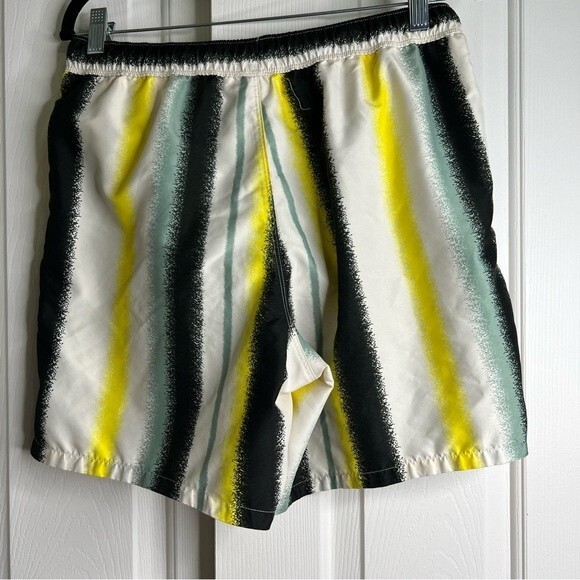 ASOS Swimtrunks - Picture 2 of 3